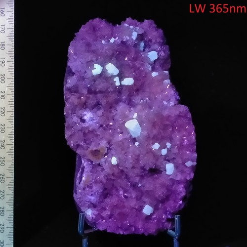 Calcite fluorescent - , &